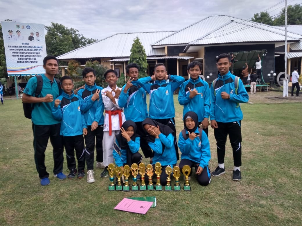 Berbagai Torehan Prestasi SMPN 1 Kayangan Berbagai Torehan Prestasi SMPN 1 Kayangan