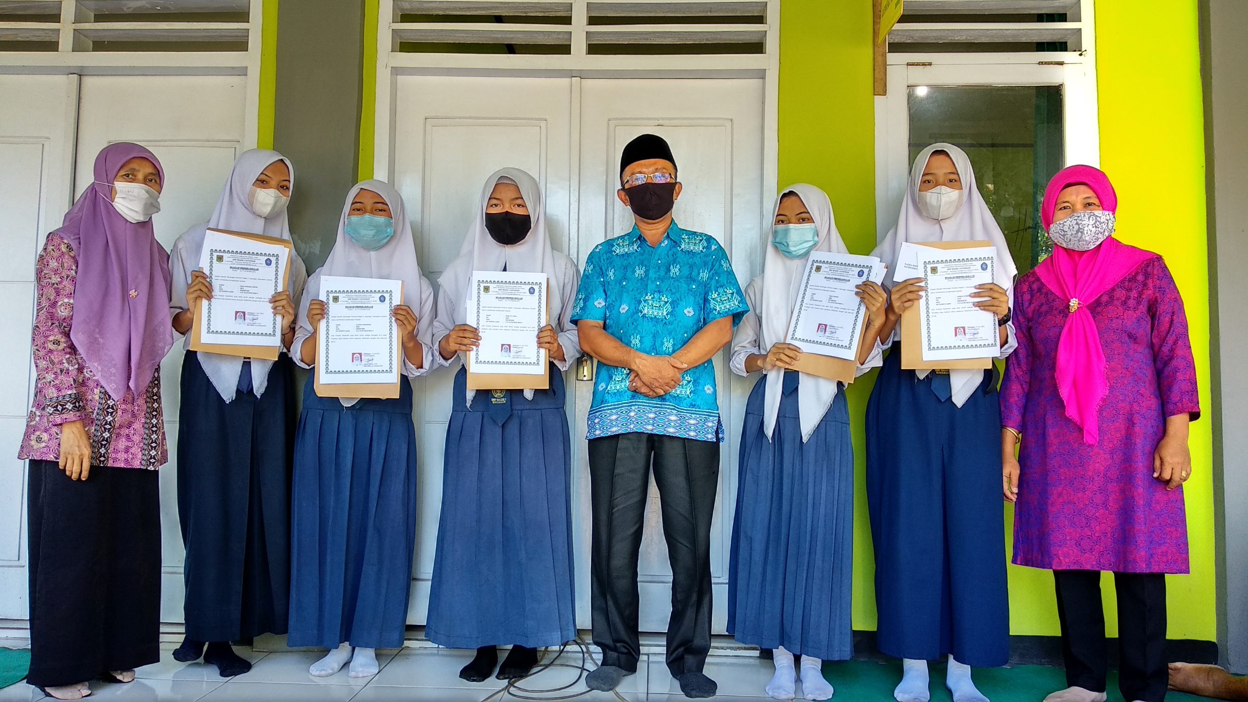 Acara  pengumuman kelulusan kelas IX SMPN 1 Kayangan TP. 2020/2021.