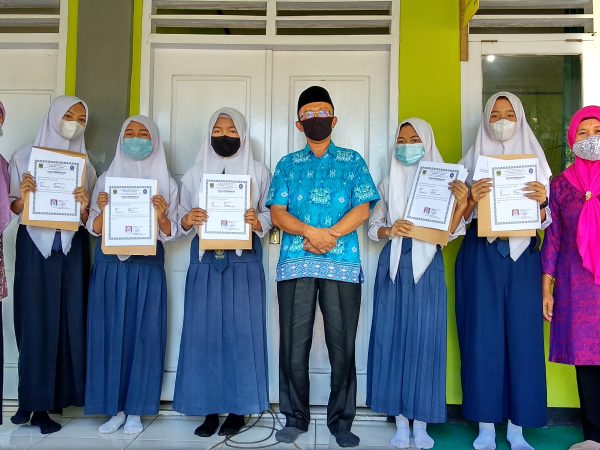 Daftar Siswa Berprestasi Kelas IX Semester Genap TP. 2020/2021