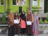 Pembagian Hadiah dan Piagam Kepada Siswa-siswi Berprestasi Tahun Pelajaran 2021/2022